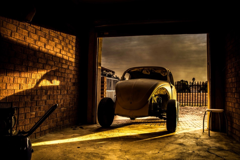 carrosserie-COARAZE-min_car_garage_volkswagen_sunset_vw_beetle-81658